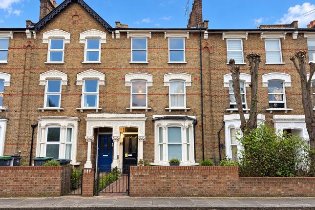 1-bed flat on Oxford Road, London, £260,000