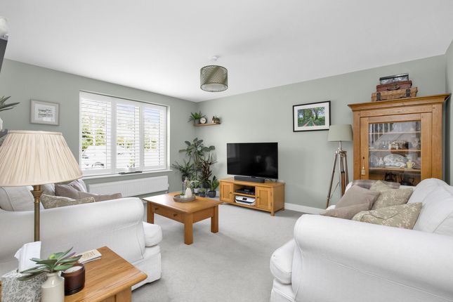 8, Newell Crescent, Chichester photo 3