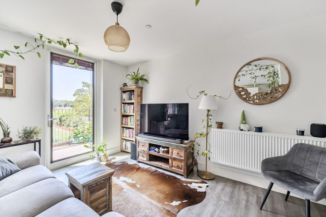25 Bentinck Road, Yiewsley photo 4