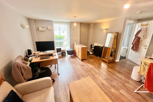 Flat 11, Ashby Wood Drive, NORTHAMPTON photo 5