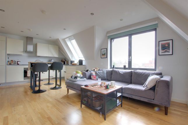 20 Dumayne House, 1, Fox Lane, London photo 3