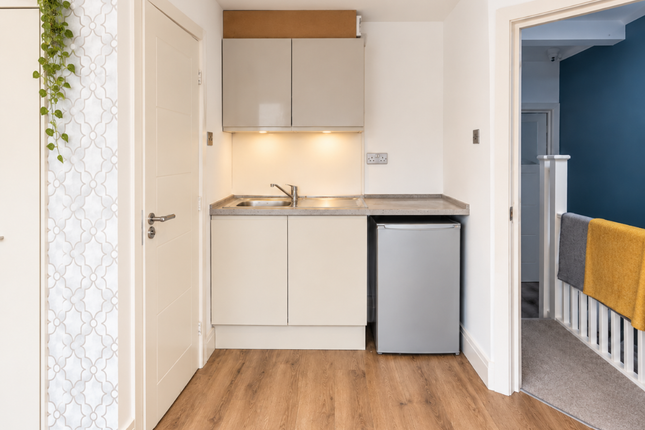 Flat 7, 59 Brenthurst Road, London photo 3