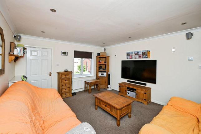4, Maple Drive, Broadmeadows, South Normanton photo 4