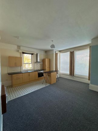 Flat 2, 8 Cromwell Parade, Scarborough photo 2