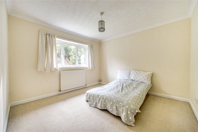 4, West Farm Close, Marlborough photo 4