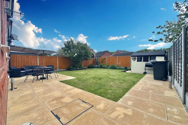 21 Coombe Drive, Nuneaton photo 2