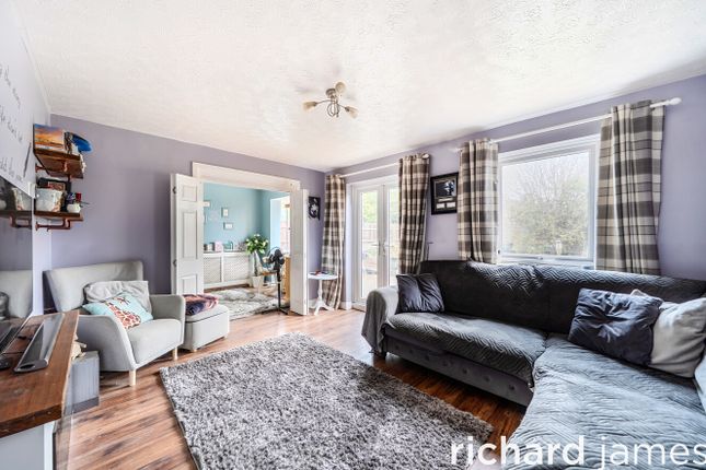 57, Goldsborough Close, Swindon photo 3