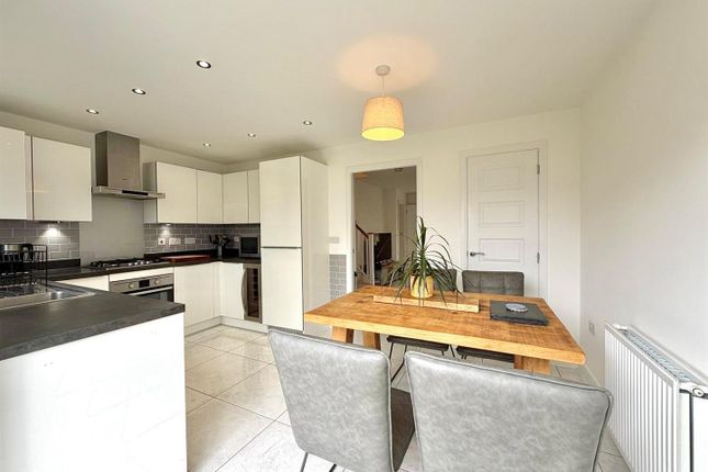 167, Peregrine Way, Warwick photo 4