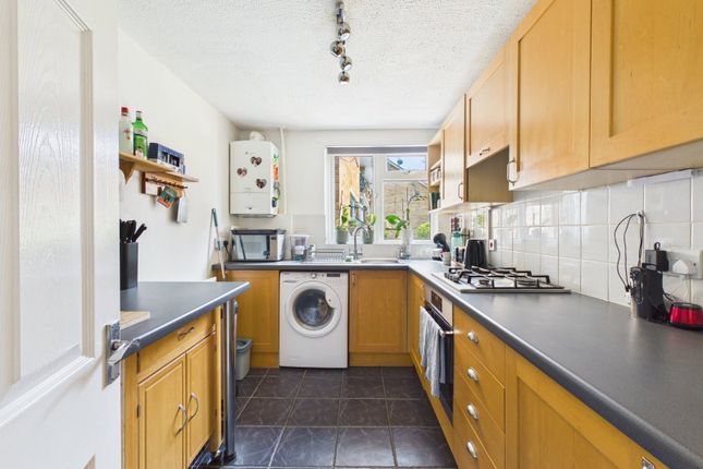 33, Chatsmore Crescent, Worthing photo 4