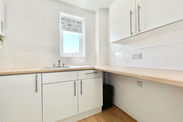Flat 3, Littlefield Court Granville Road, Weymouth photo 2