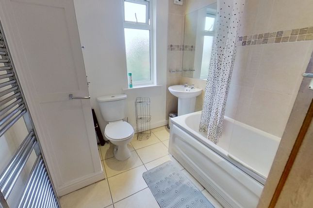 42 Hessle Avenue, Leeds photo 3