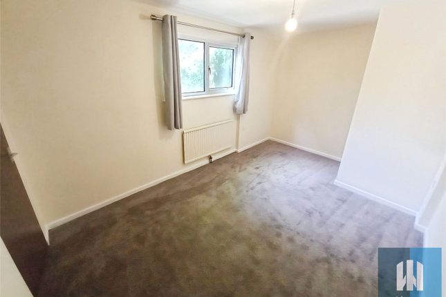 10, Springwood Hall Close, Huddersfield photo 2