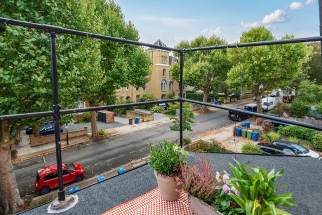 Flat C, 40, Grove Park, London photo 3