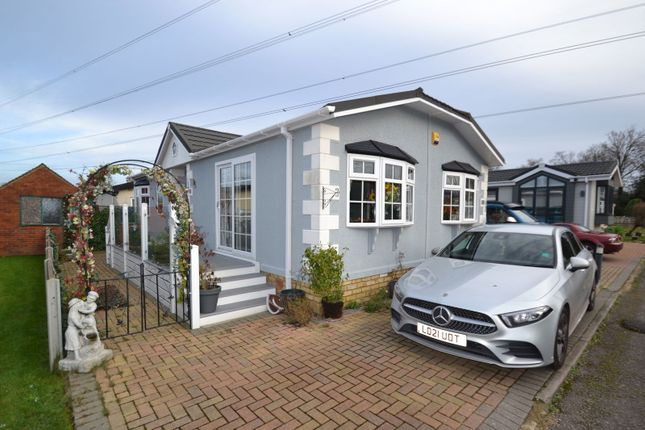 2-bed caravan on Riverside Park,13, Wey Meadows, Weybridge, £300,000