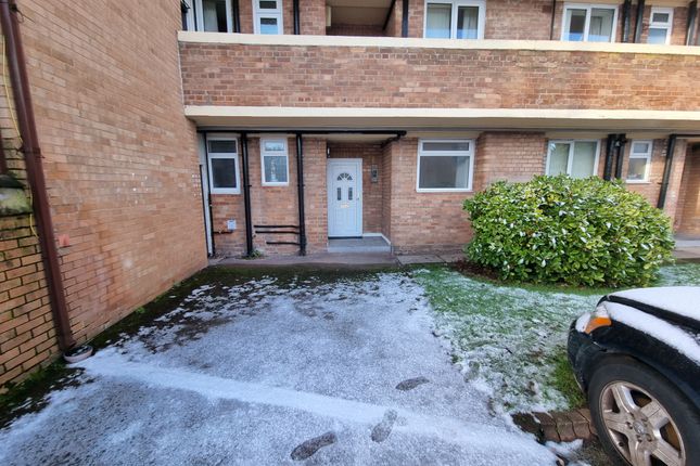 Flat to rent in Minster Court, Edge Hill, Liverpool