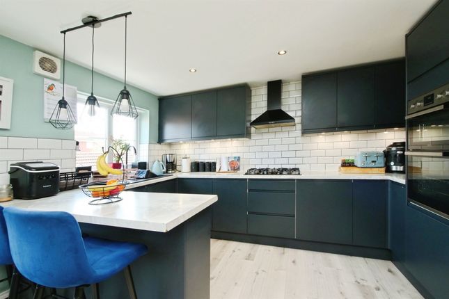 45, Armstrong Way, YORK photo 2