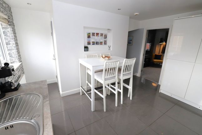 8, Linden Crescent, Bury photo 4