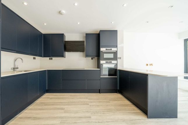 Property for sale in Woodlands Avenue, London