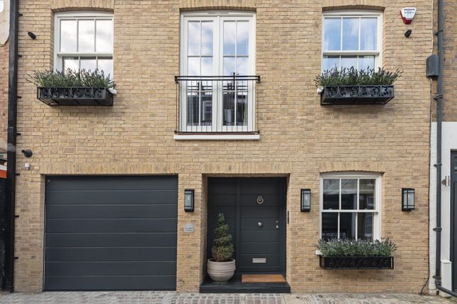 61, Clabon Mews, London photo 4