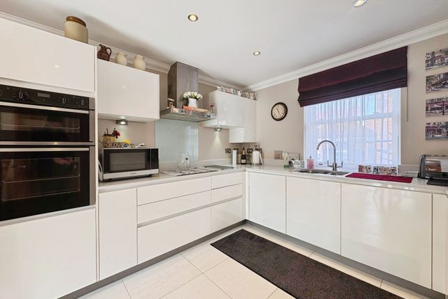 8, Hillrick Crescent, Yeovil photo 2