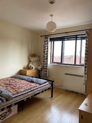 Flat for sale in Heathwood Court, Hounslow, Greater London