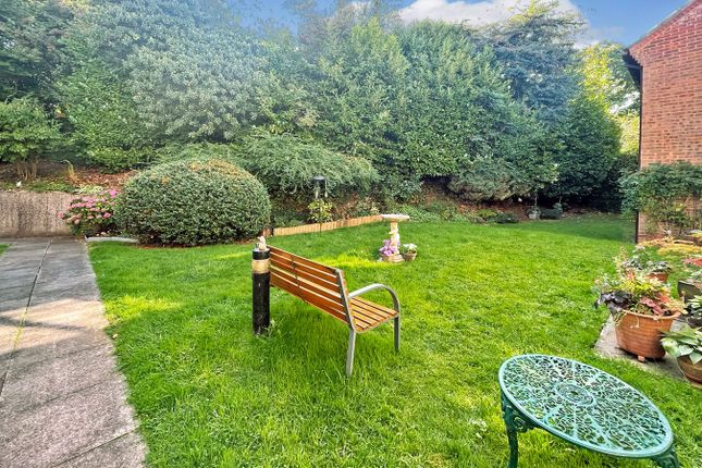 18 Stuart Court, King George V Road, Amersham photo 3