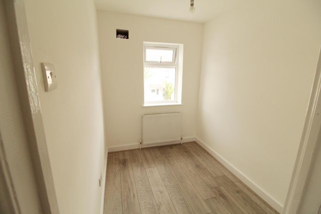 37, Sanderstead Road, London photo 3