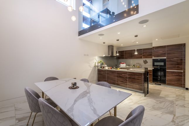 Mews house to rent in Radnor Mews, London