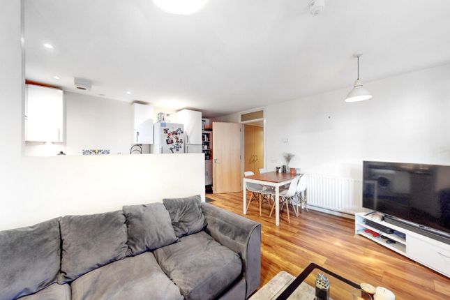 Flat for sale in Taylor Pl, London
