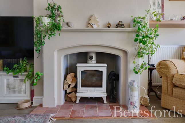 8, Hall Estate, Maldon photo 3