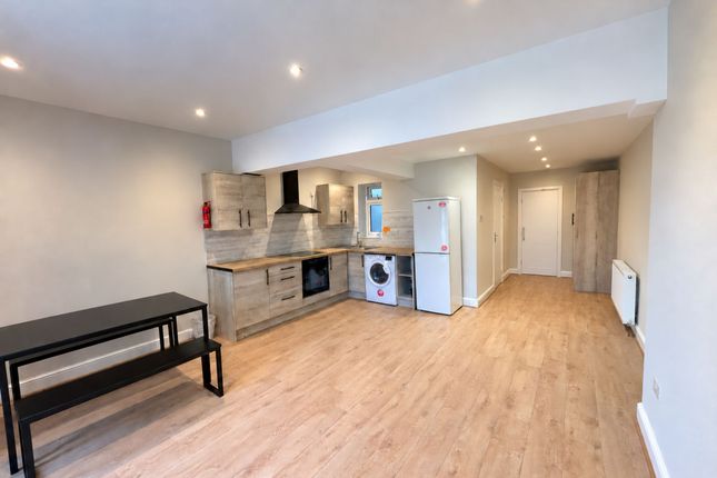 Ground Floor 26, Meanley Road, London photo 2