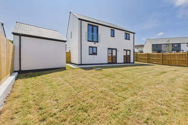 10, Upton Green, Bude photo 3