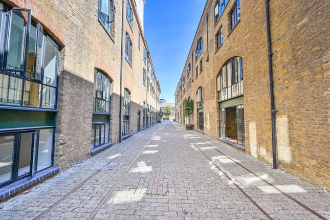 Thumbnail Flat for sale in Burrells Wharf Square, Canary Wharf, London