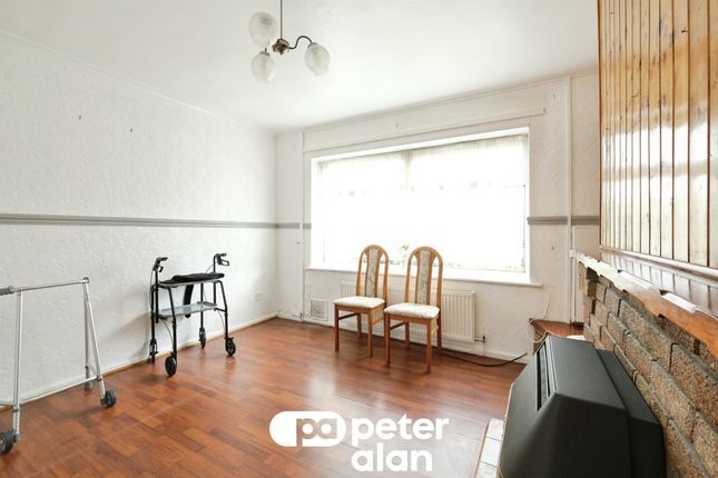 114, Oak Tree Court, Newport photo 3