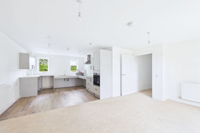 Flat 1, Western Gate, Swindon photo 4