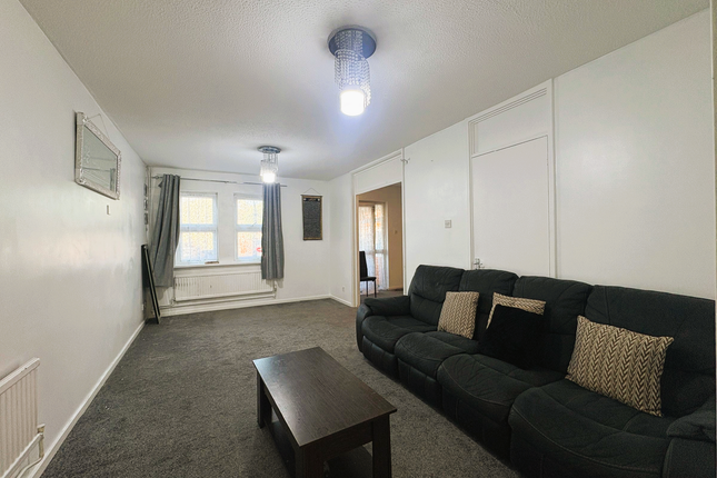 103 Willowbrook Road, Southall photo 3