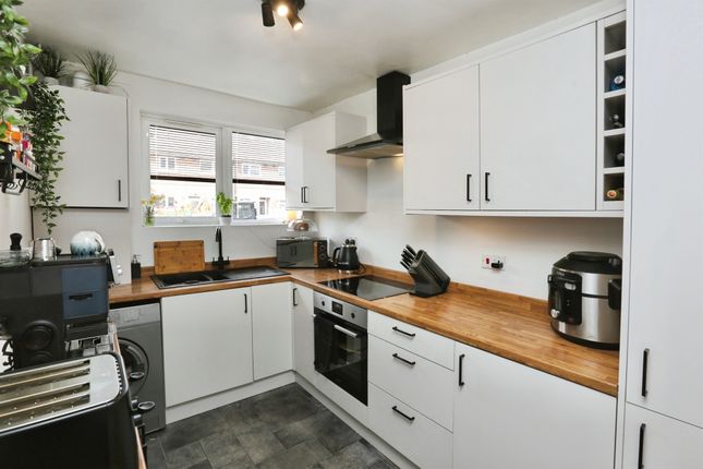 17, Thornton Road, Gosport photo 2