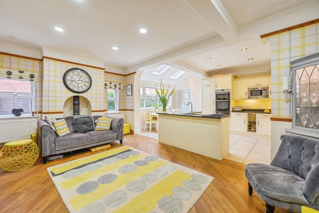 35, Cherry Orchard, Lichfield photo 4