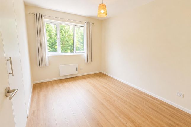 50, Bornedene, Potters Bar photo 4