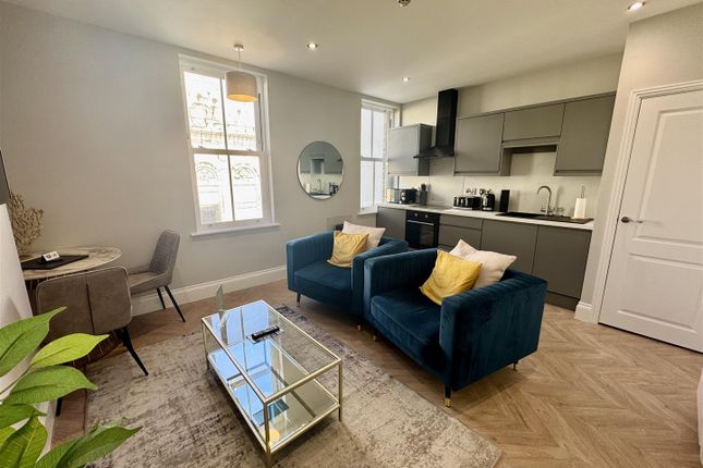 Flat 6, 50-51, Albemarle Crescent, Scarborough photo 2