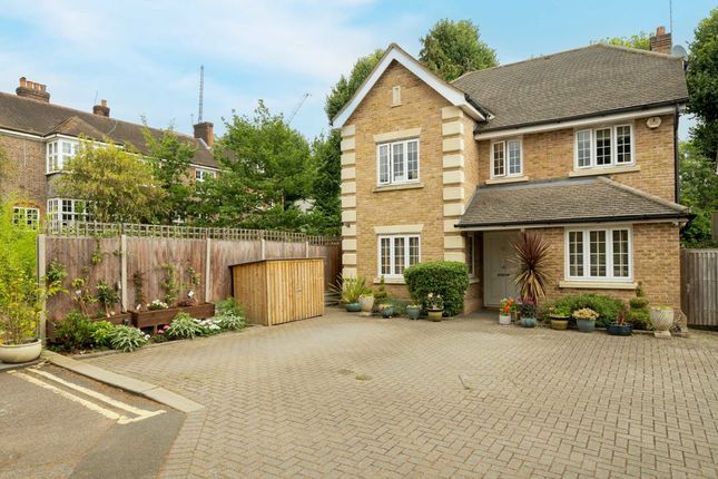 Thumbnail Detached house for sale in Garrick Way, London