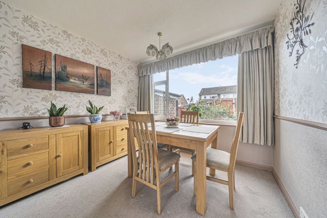 9, Woodhill Gardens, Cookridge, West Yorkshire photo 4