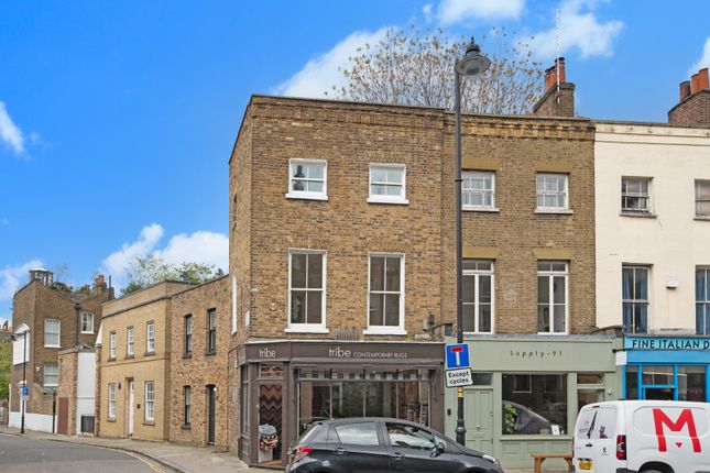 Flat to rent in Cross Street, Islington