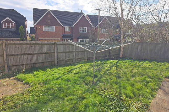 Room 4, Deardon Way, Reading photo 4
