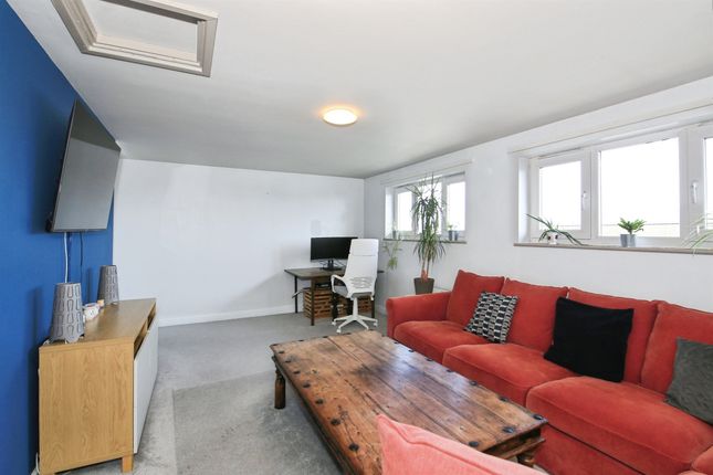 22, Misterton Court, Peterborough photo 3