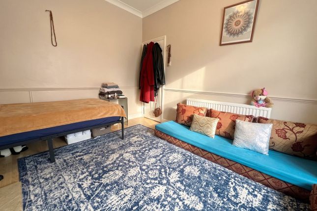 10, Abbots Road, London photo 3