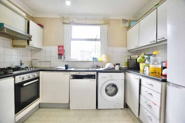 Flat for sale in Avenue Road, Forest Gate