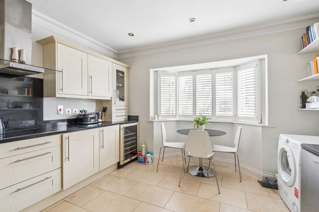 2b Vivian Gardens, Watford photo 4