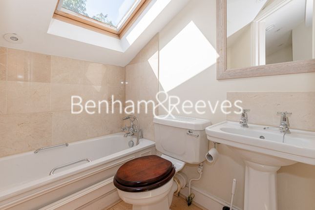 Town house to rent in Farrier Walk, Chelsea