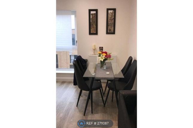 Flat, Chambray House London Road, Wallington photo 3